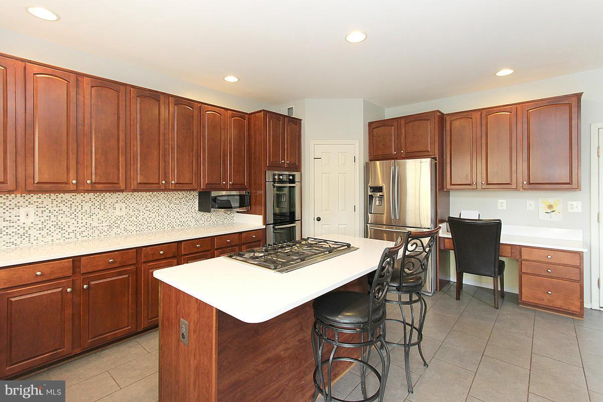 BROAD RUN OAKS - Residential