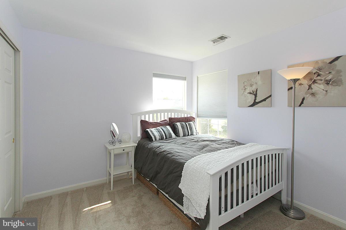 BROAD RUN OAKS - Residential