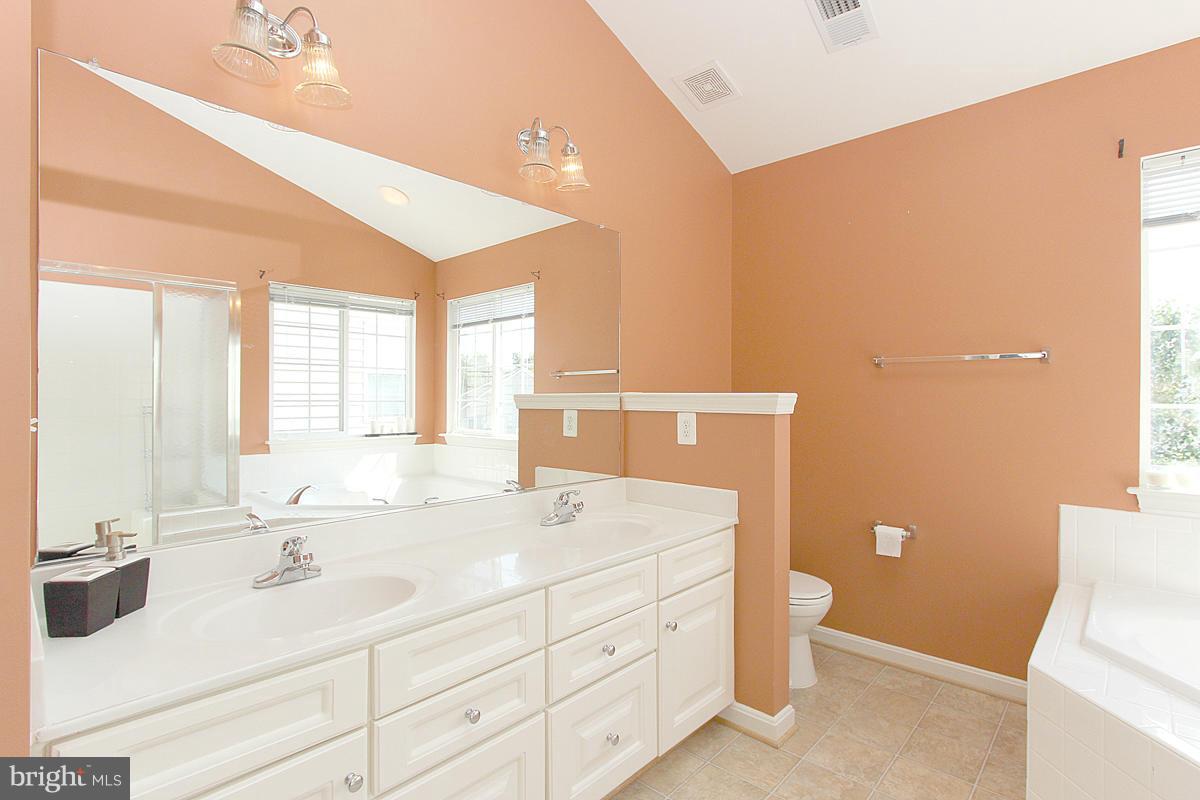 BROAD RUN OAKS - Residential