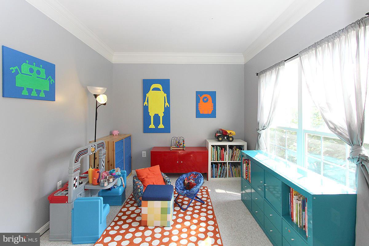 BROAD RUN OAKS - Residential