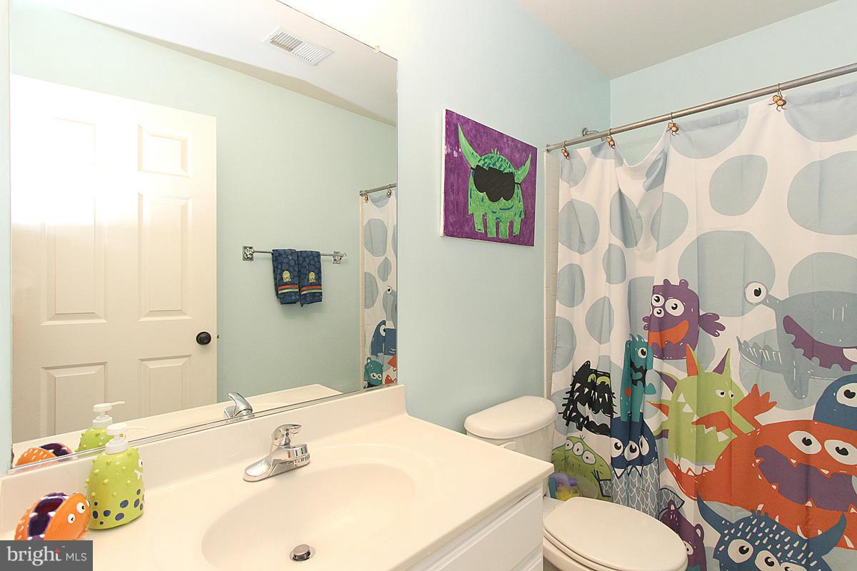 BROAD RUN OAKS - Residential