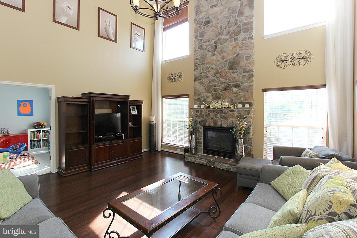 BROAD RUN OAKS - Residential