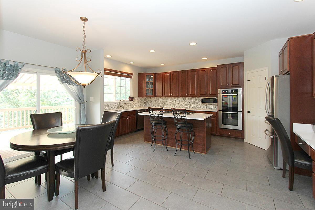 BROAD RUN OAKS - Residential