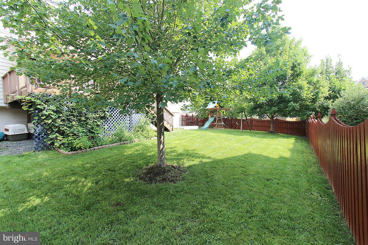 BROAD RUN OAKS - Residential