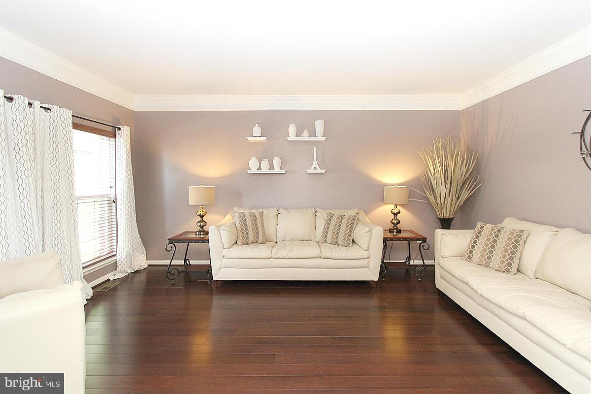 BROAD RUN OAKS - Residential