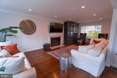 308 OLD COURTHOUSE ROAD NE VIENNA VA 22180