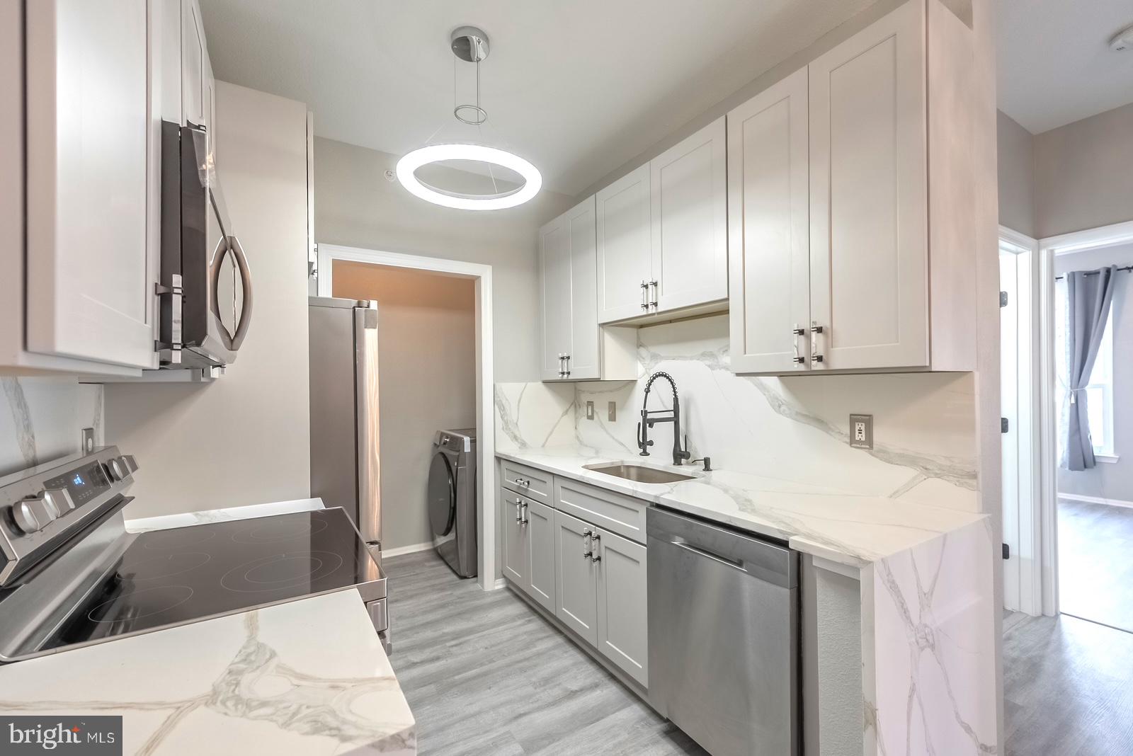 1581 SPRING GATE DRIVE 5403