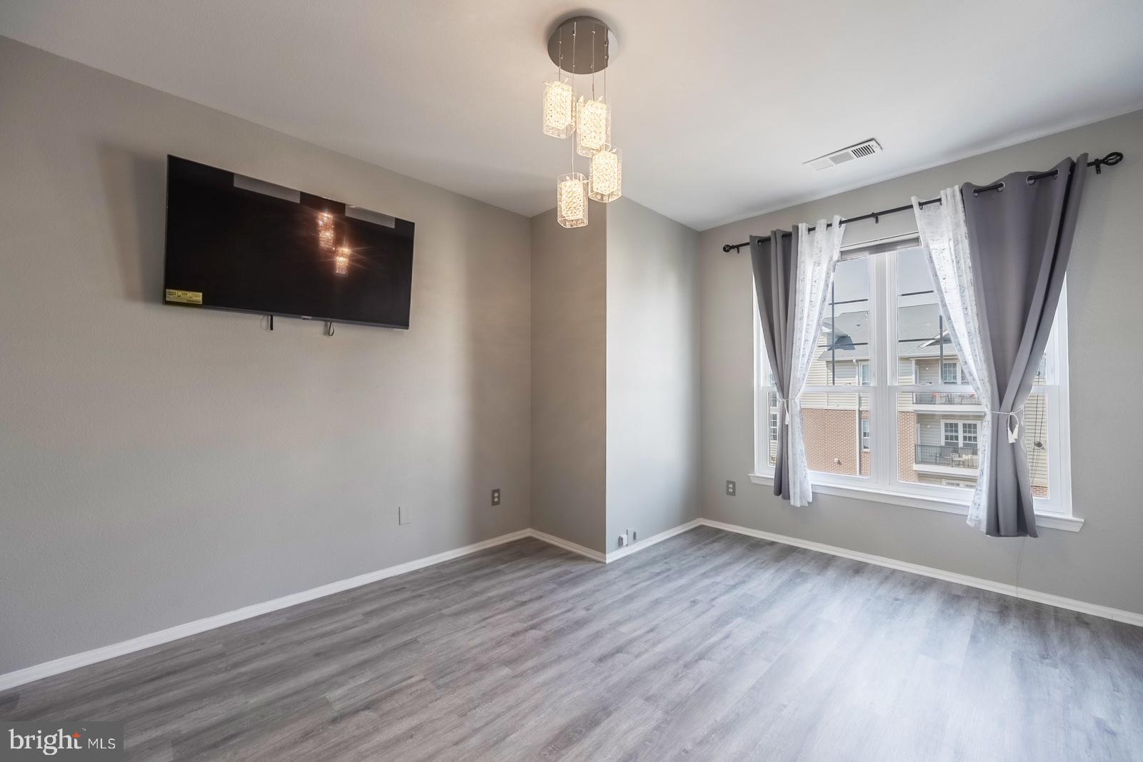 GATES OF MCLEAN - Residential