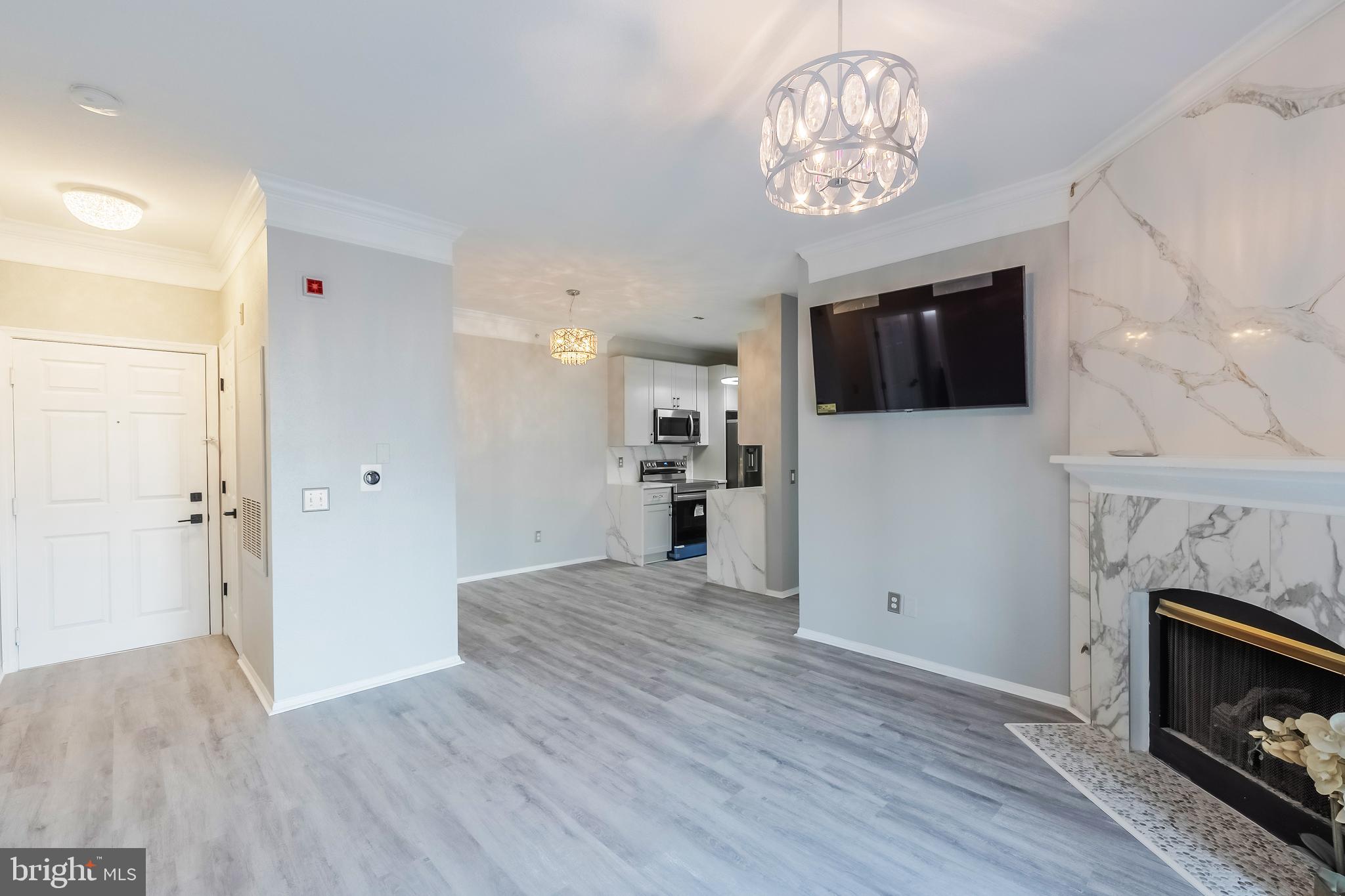 GATES OF MCLEAN - Residential