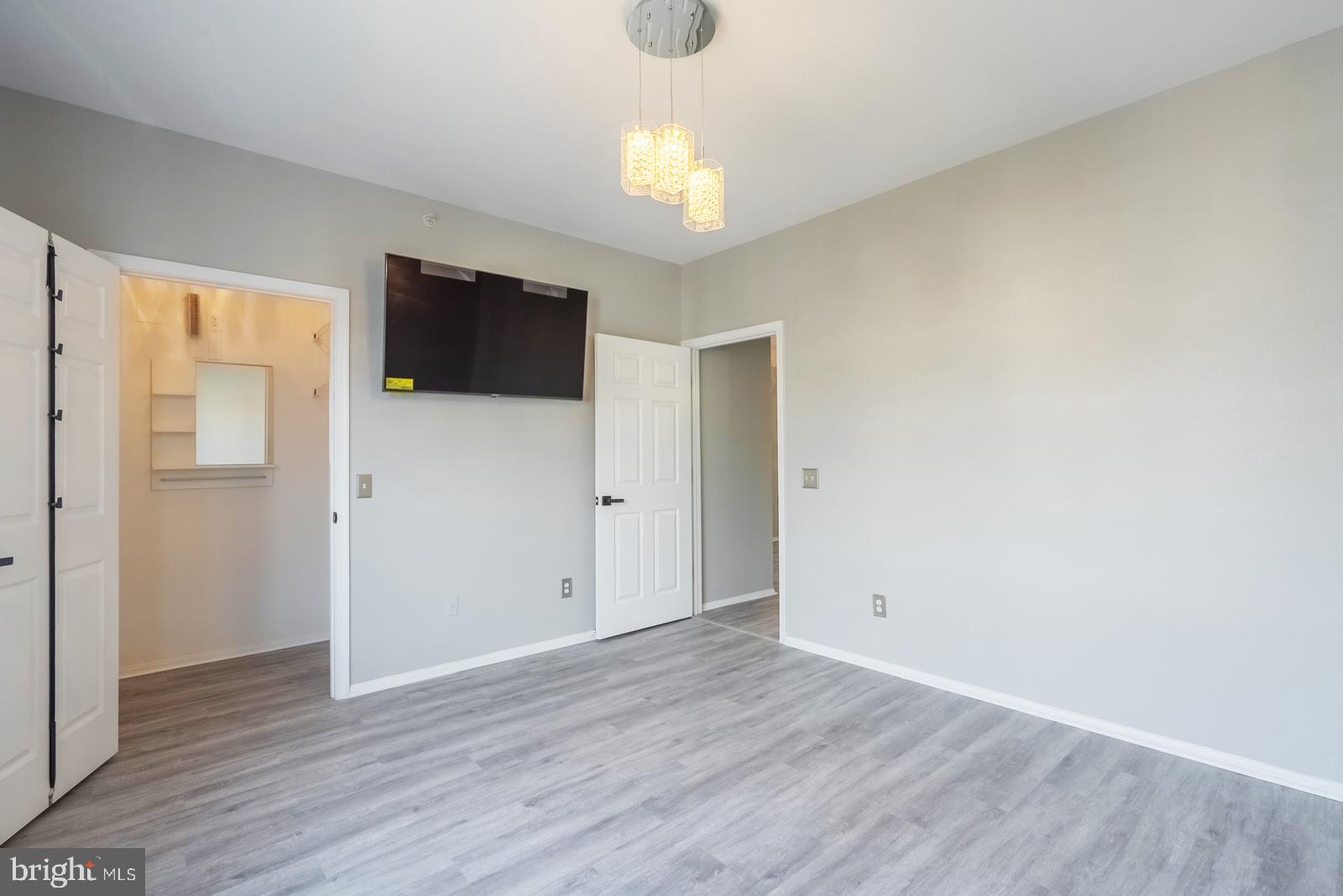 GATES OF MCLEAN - Residential