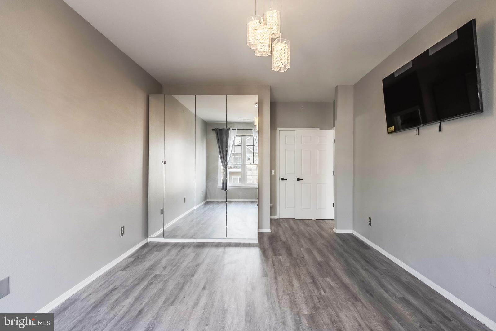 GATES OF MCLEAN - Residential