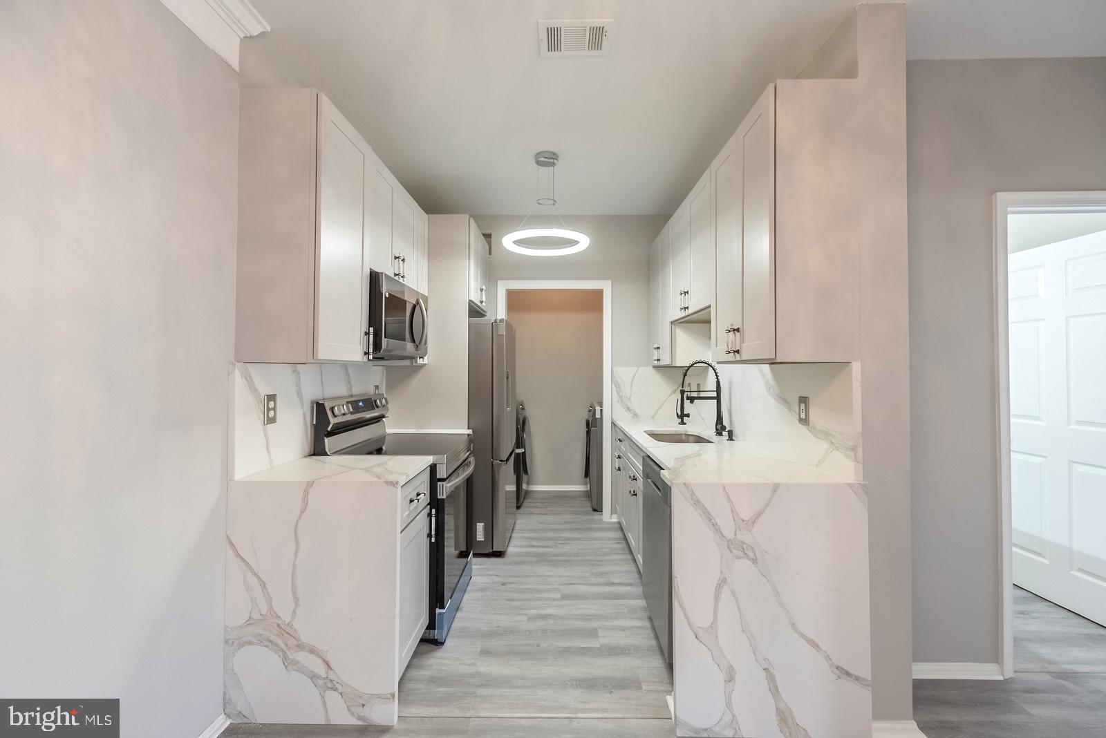 GATES OF MCLEAN - Residential