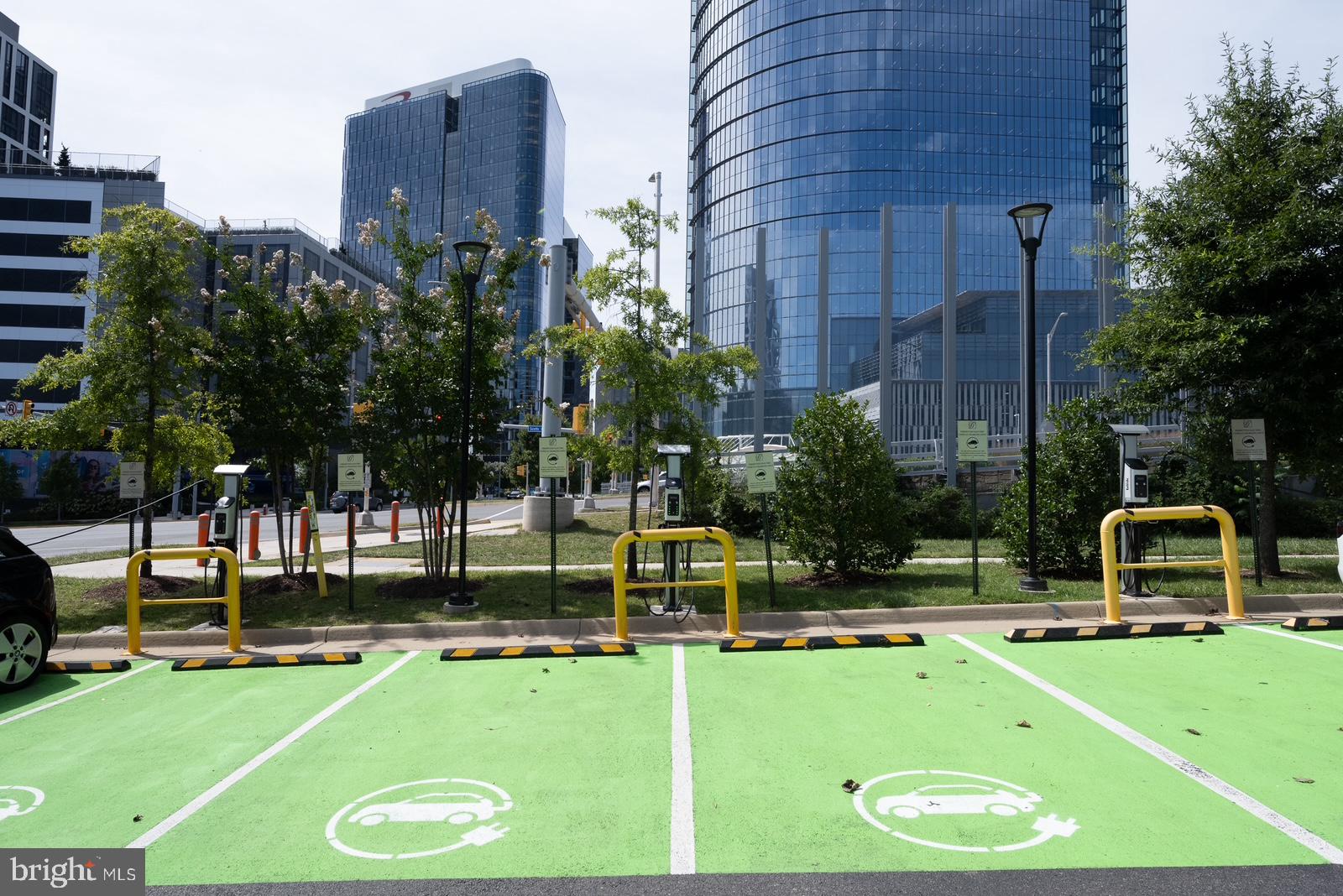 GATES OF MCLEAN - Residential