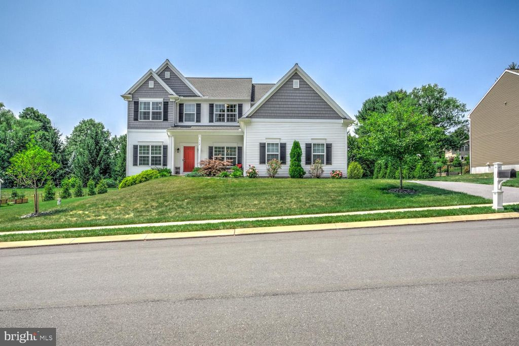 Photo of 117 Peregrine Place, DENVER, PA 17517 (MLS # PALA2054078)