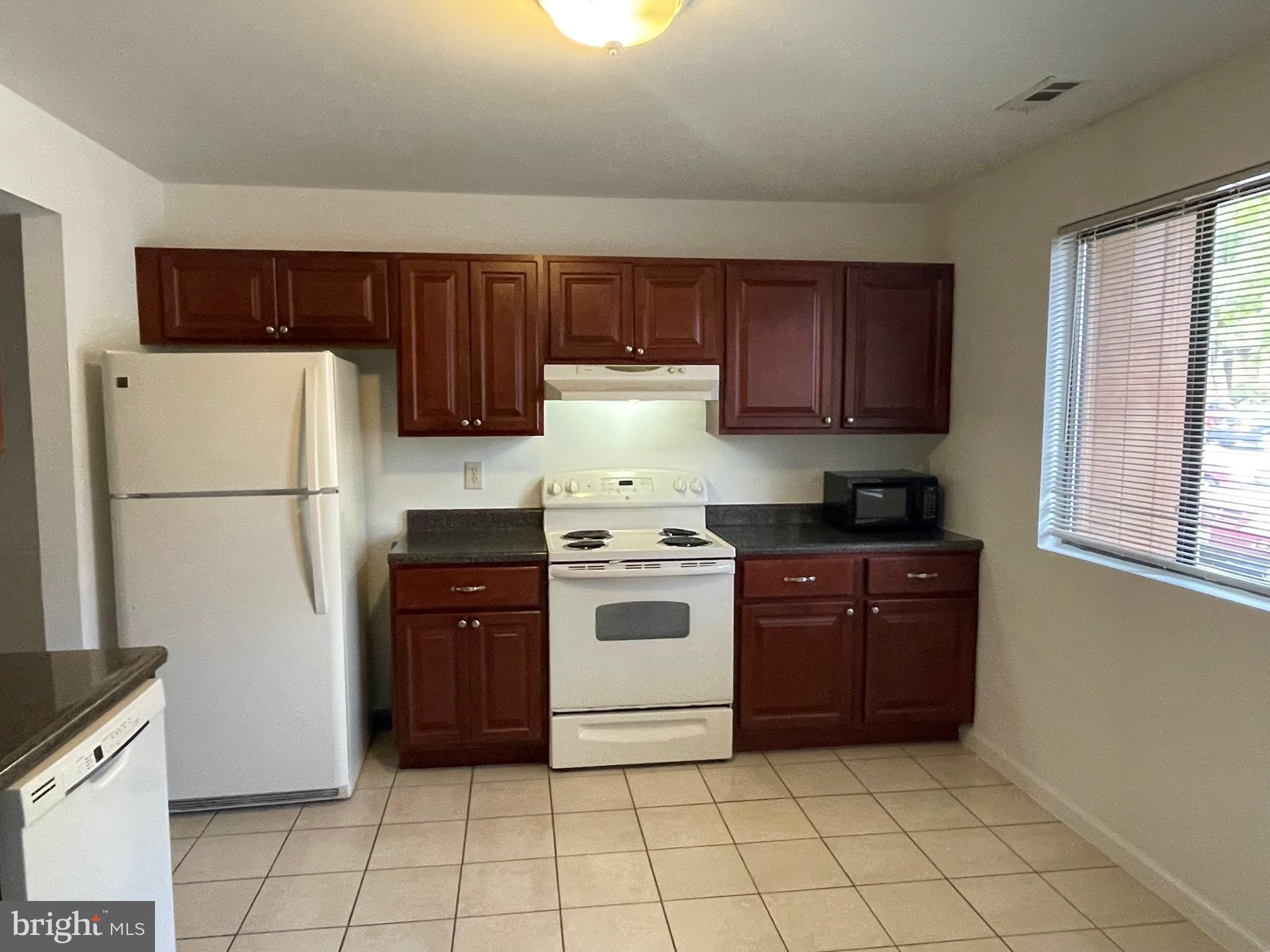 WALNUT RIDGE - Residential Lease