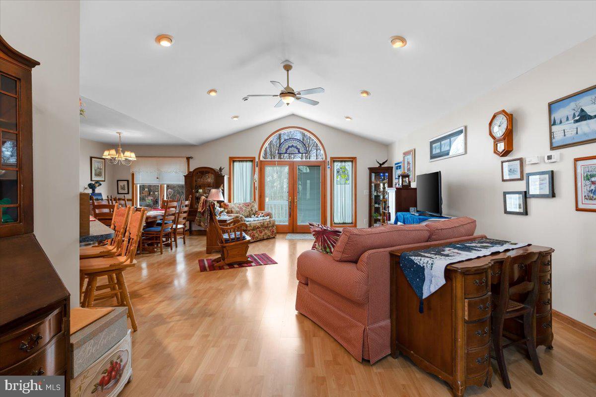 BRUCE KNOLLS - Residential