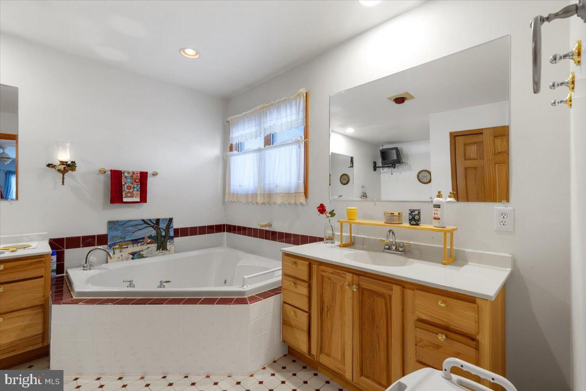 BRUCE KNOLLS - Residential