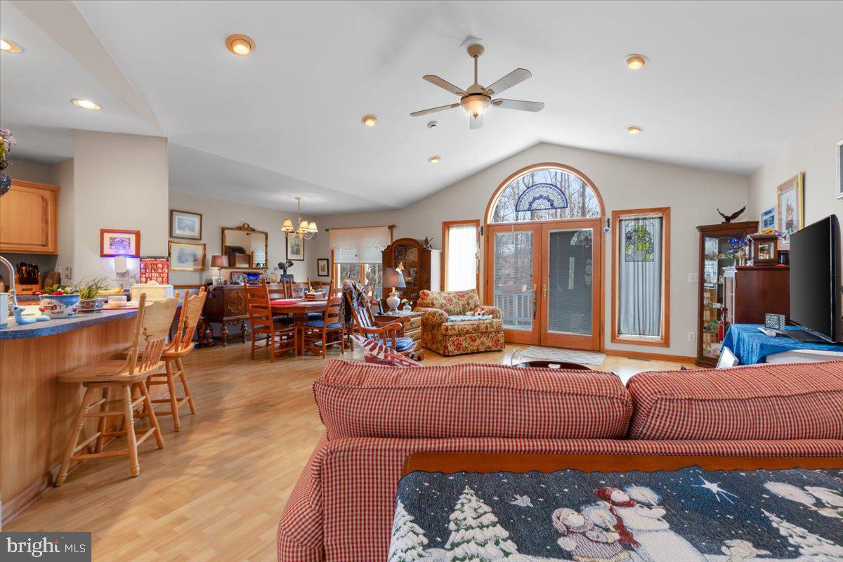 BRUCE KNOLLS - Residential