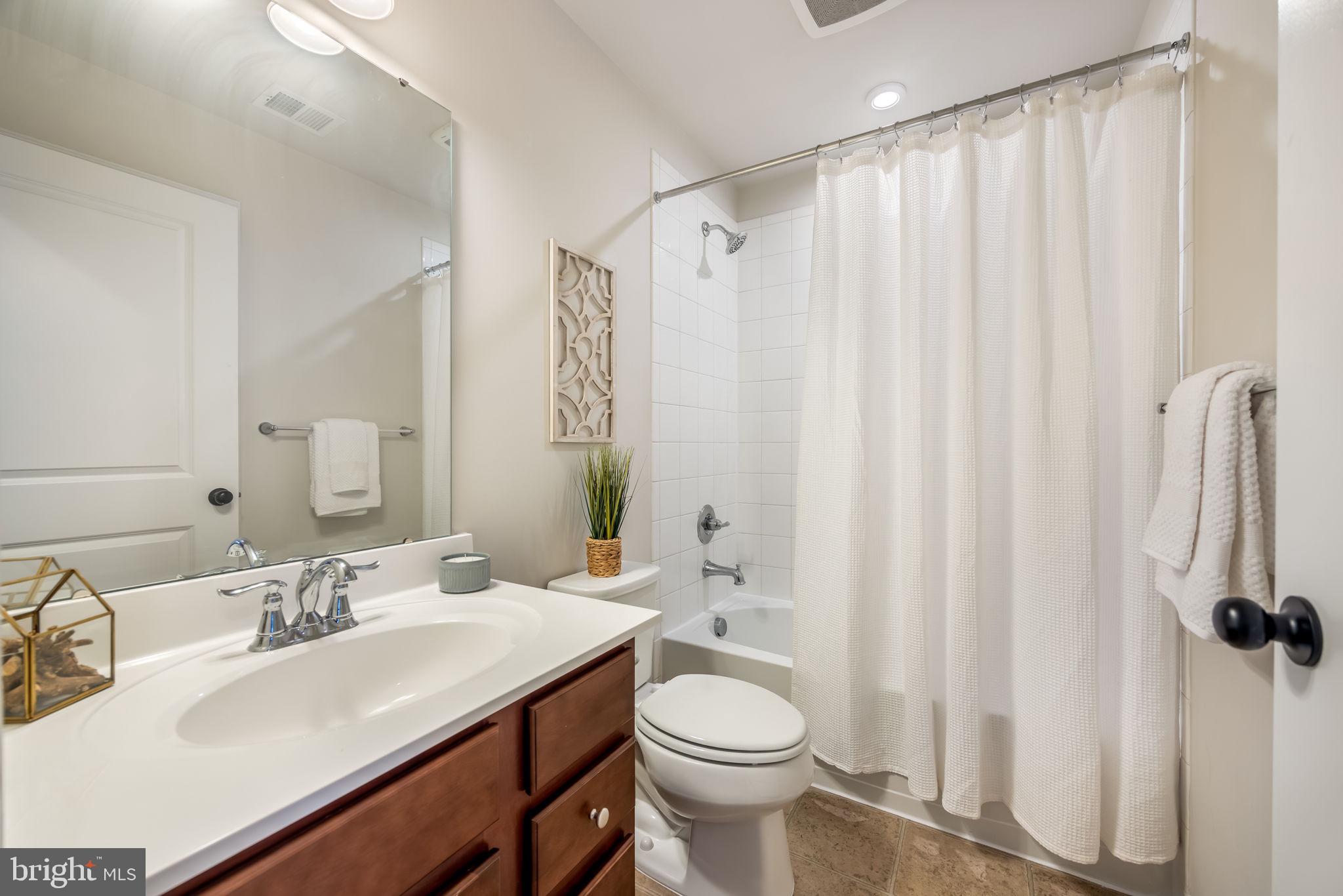 THE VILLAGE AT COURTHOUSE COMMONS - Residential