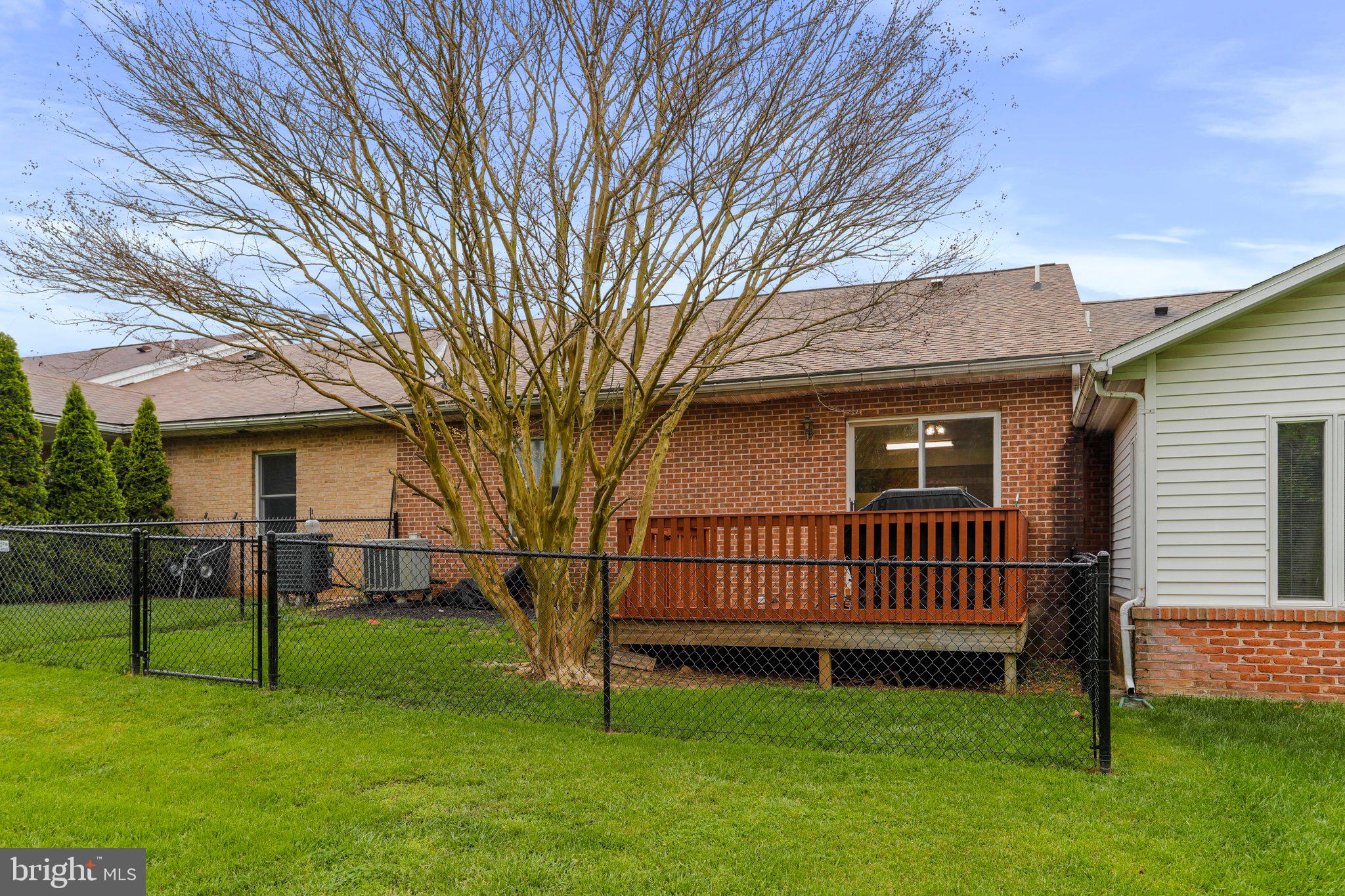 TOWNE OAK VILLAGE - Residential