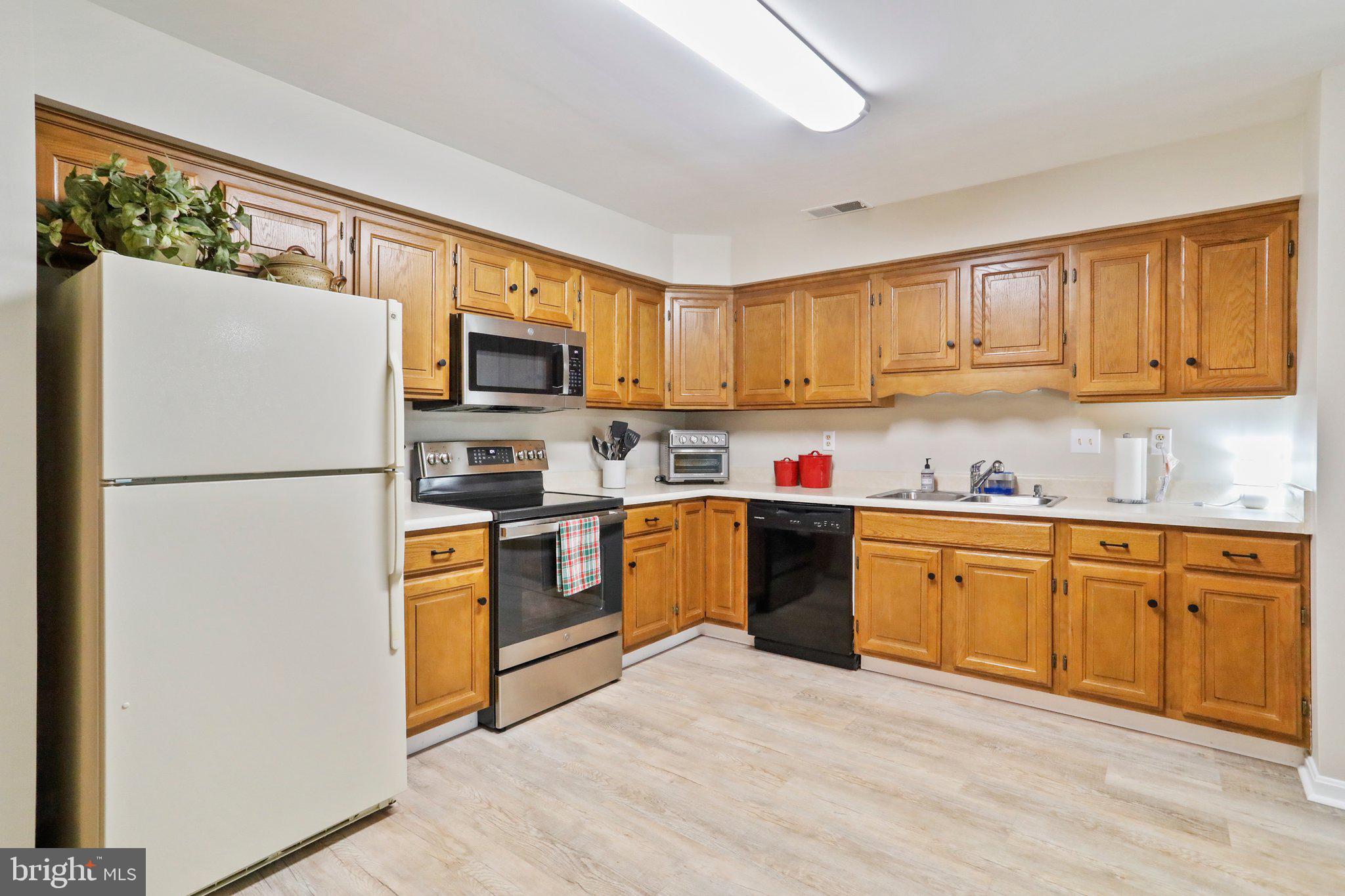 TOWNE OAK VILLAGE - Residential