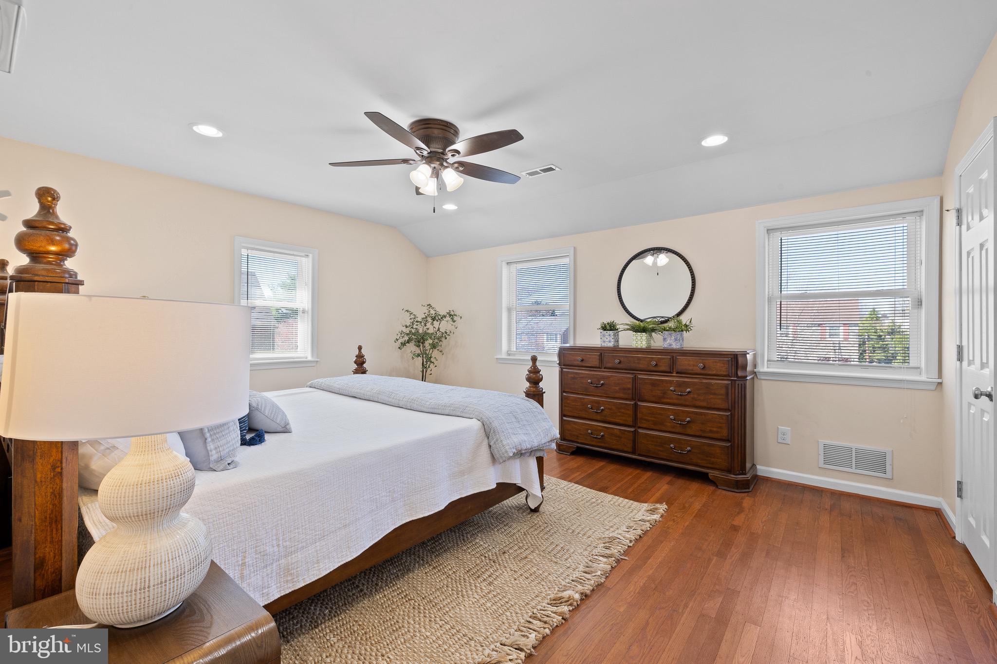 LYNNWOOD - Residential