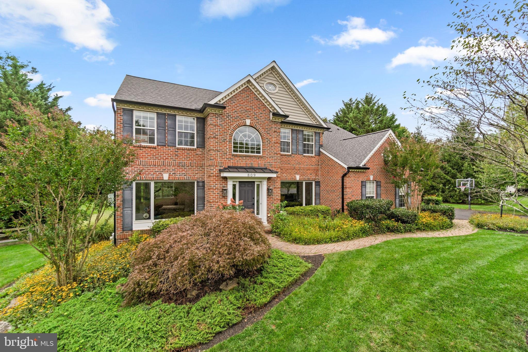 809 CASTLEBRIDGE COURT
