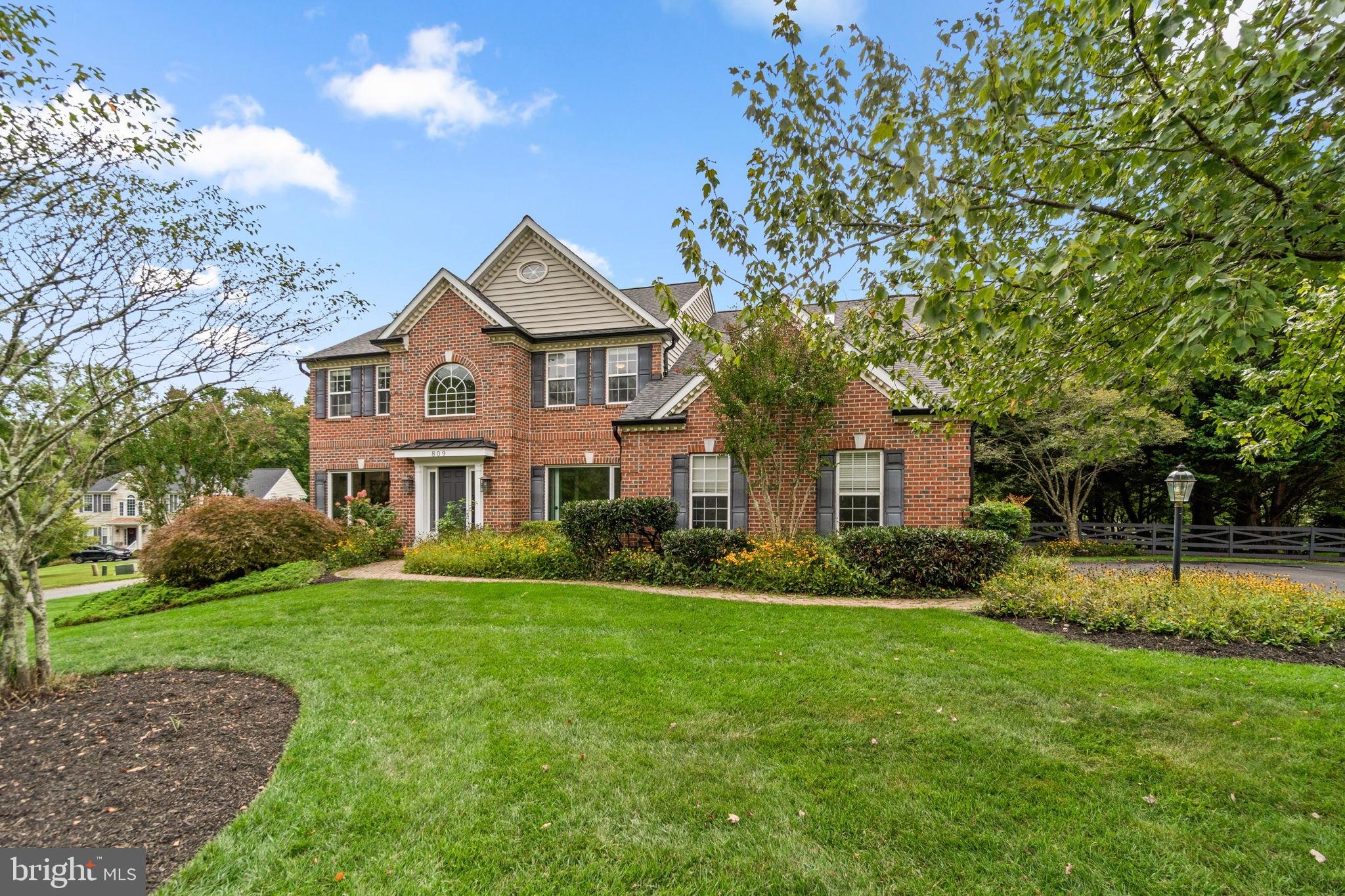 809 CASTLEBRIDGE COURT