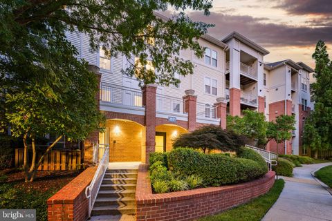 Photo of 2931 Deer Hollow Way #408, FAIRFAX, VA 22031 (MLS # VAFX2328550)