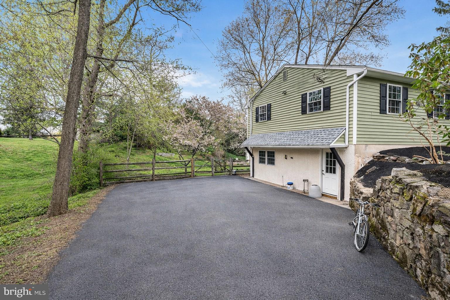 NEW HOPE HILLS - Residential