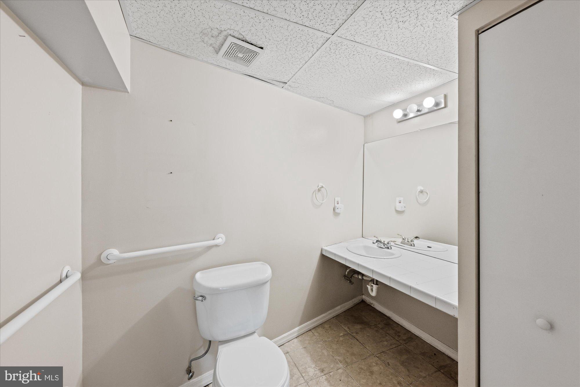 MOUNT VERNON TRIANGLE - Commercial Sale