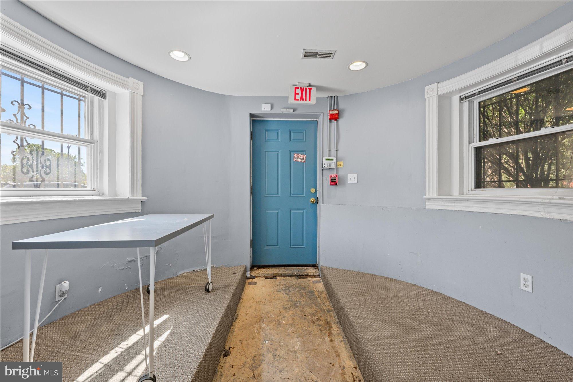 MOUNT VERNON TRIANGLE - Commercial Sale