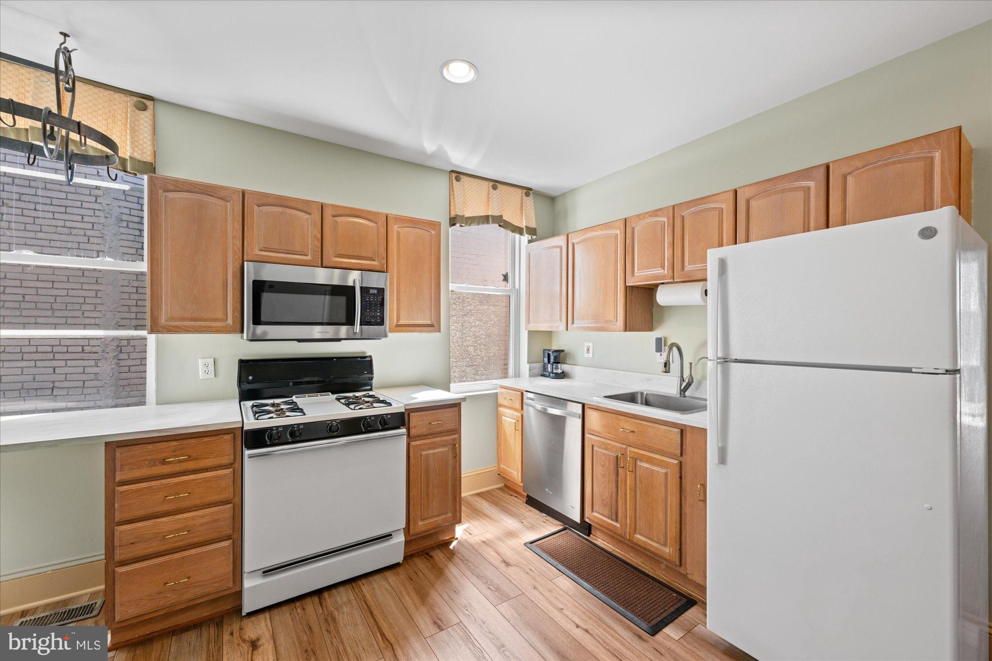MOUNT VERNON TRIANGLE - Commercial Sale