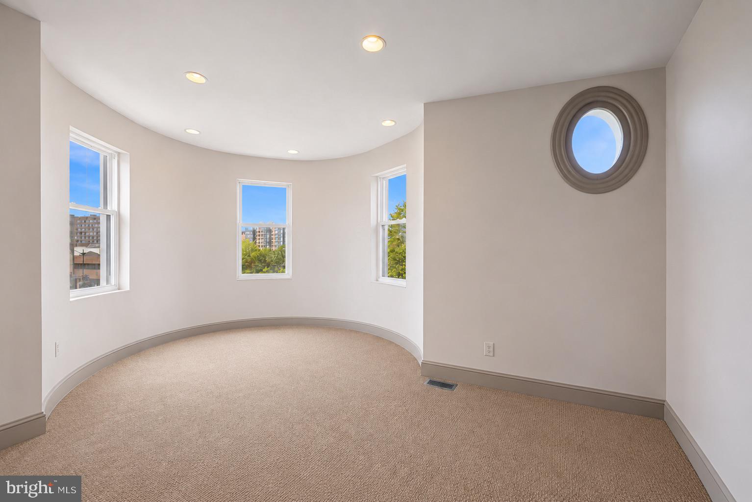 MOUNT VERNON TRIANGLE - Commercial Sale