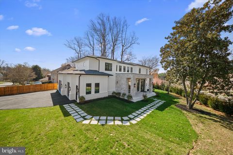 Photo of 6116 Eastview Street, BETHESDA, MD 20817 (MLS # MDMC2219258)