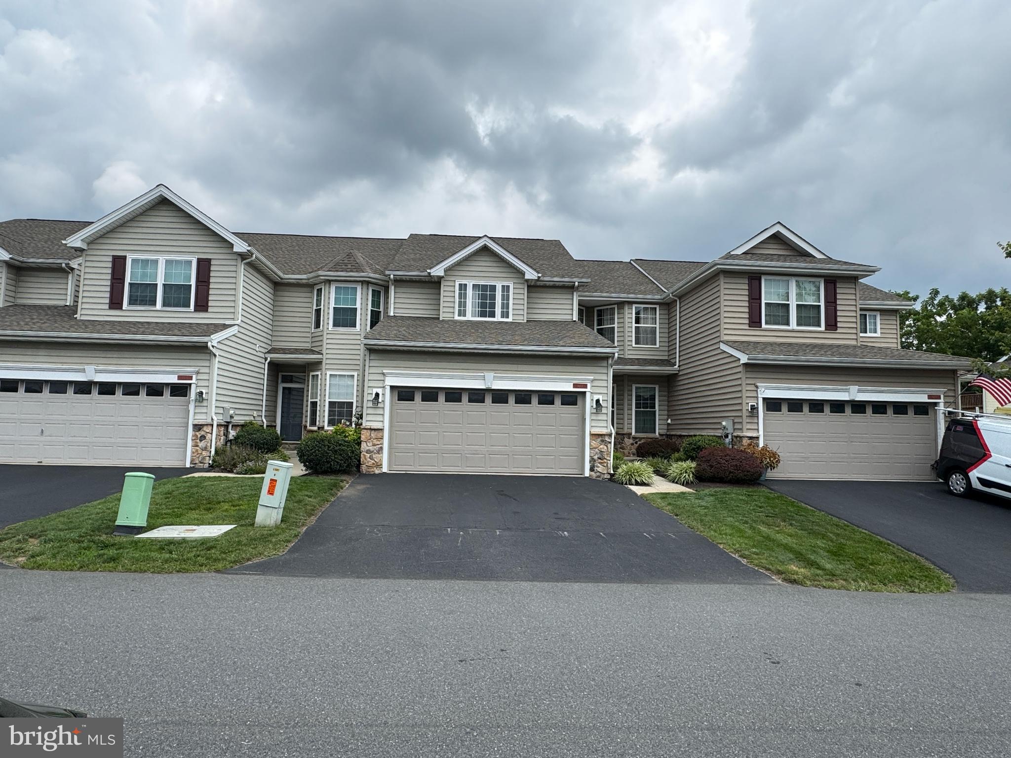 Welcome to your future home in the desirable Briarcrest community of Morgantown! This spacious and stylish 3-bedroom, 2.5-bath townhome offers nearly 3,000 square feet of thoughtfully designed living space. With its warm atmosphere, open layout, and upscale touches throughout, this home provides the perfect blend of comfort, space, and functionality.
Generous Living Space:
Enjoy a bright and airy open-concept main floor featuring tall ceilings, large windows, and a cozy fireplace - creating the perfect environment for both relaxing and entertaining.
Modern Kitchen & Dining Area:
The well-appointed kitchen flows seamlessly into the dining space, offering plenty of room for cooking, hosting & family meals.
3 Spacious Bedrooms:
Enjoy a primary suite with en-suite bath, plus two additional bedrooms—great for guests or kids.
2.5 Bathrooms: Includes a full bathroom in the primary suite, a shared full bath upstairs, and a convenient half bath on the main level.
Attached Garage & Driveway Parking: Easy, secure parking with your own garage plus driveway space for multiple vehicles.
Maintenance-Free Living: HOA-maintained landscaping and exterior care allow you to enjoy the home without the hassle of outdoor chores.
1413 Lexington Way offers the location, space and value you’ve been searching for. Don’t miss your opportunity to rent this quality home in Berks County!