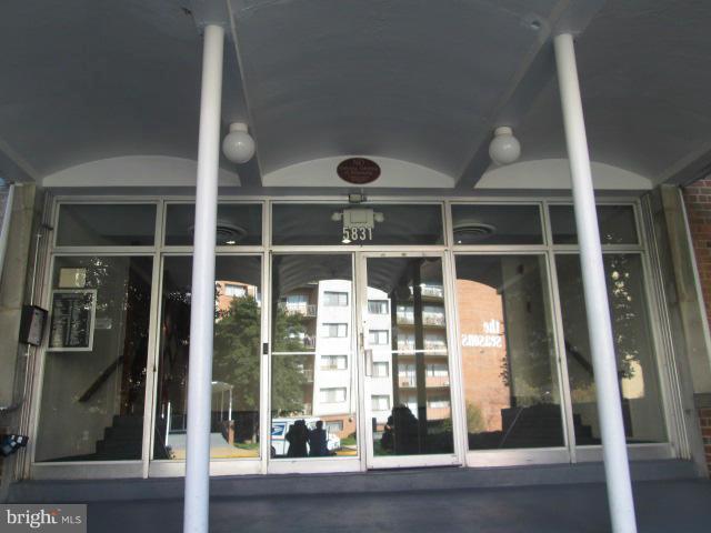 THE SEASONS - Residential