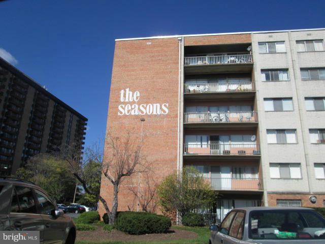 THE SEASONS - Residential
