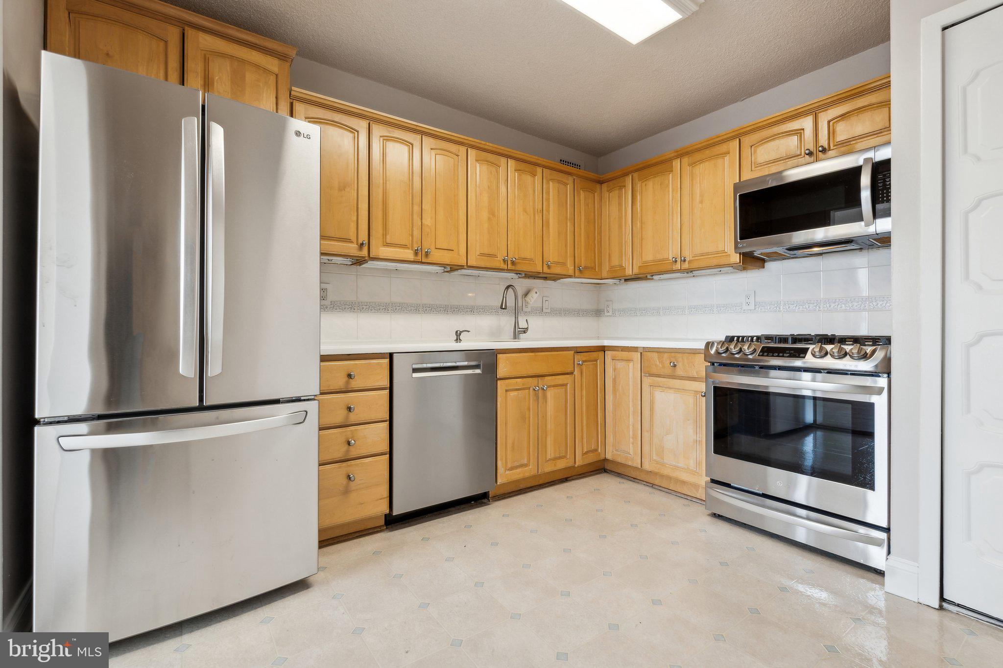 PROMENADE TOWERS - Residential