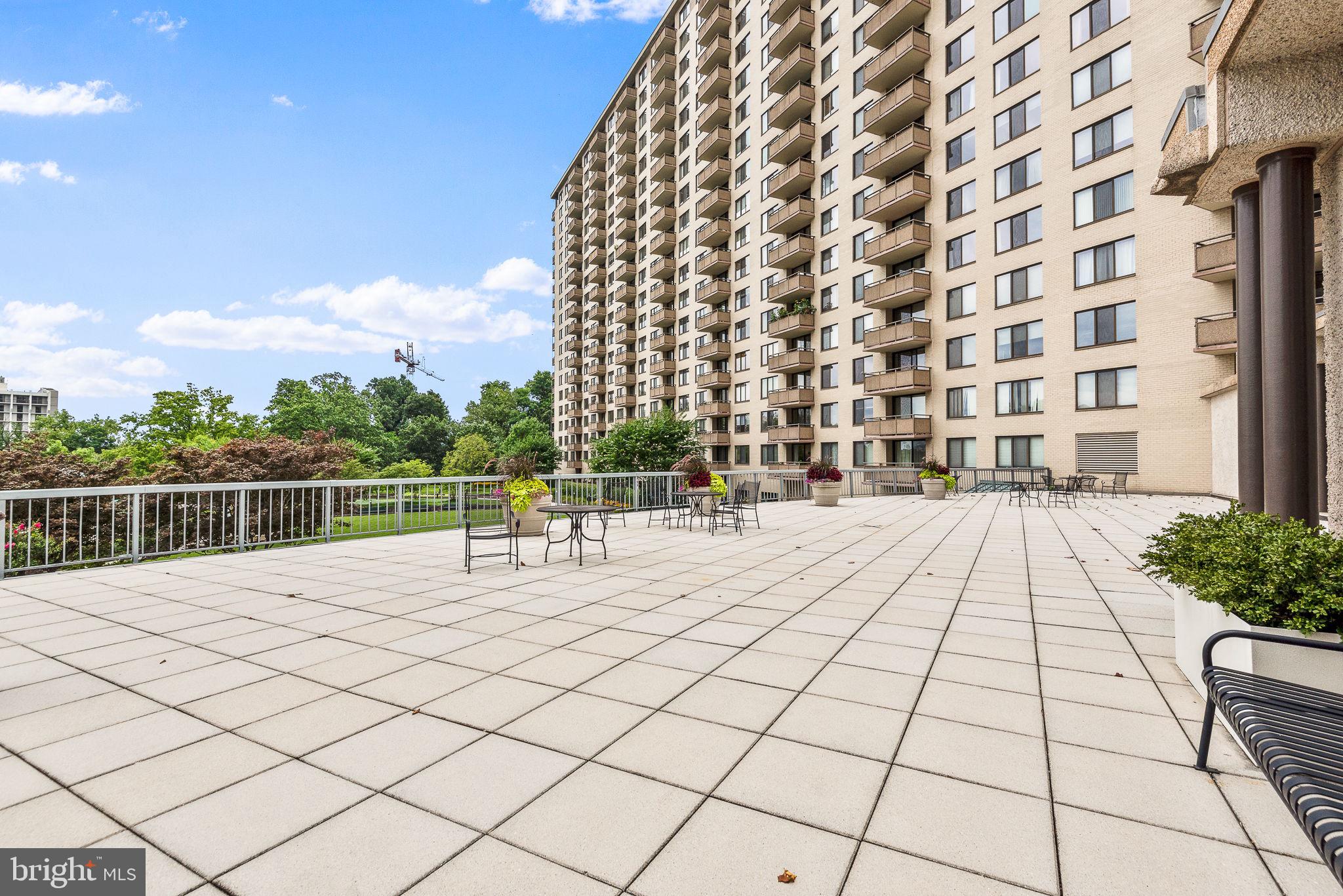 PROMENADE TOWERS - Residential