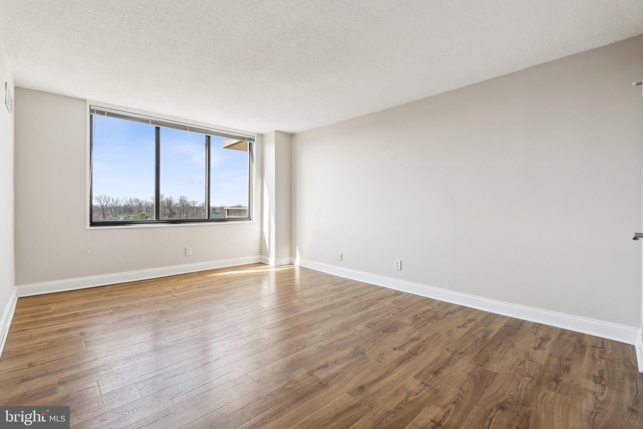 PROMENADE TOWERS - Residential