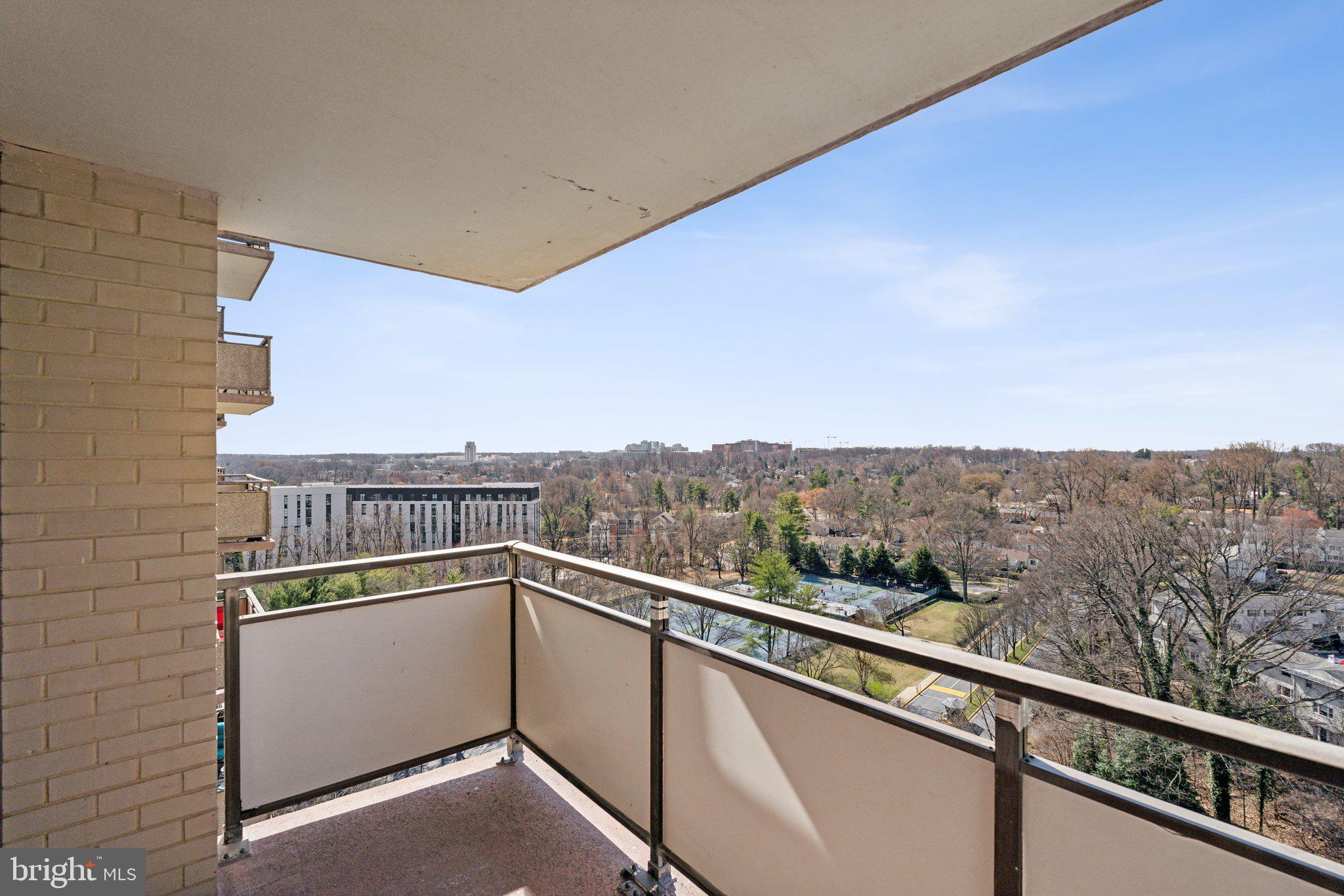 PROMENADE TOWERS - Residential