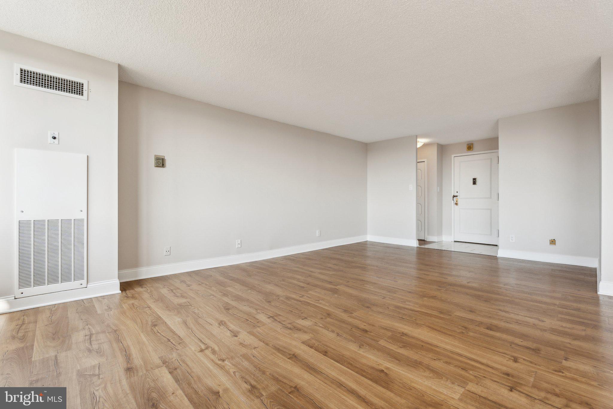 PROMENADE TOWERS - Residential