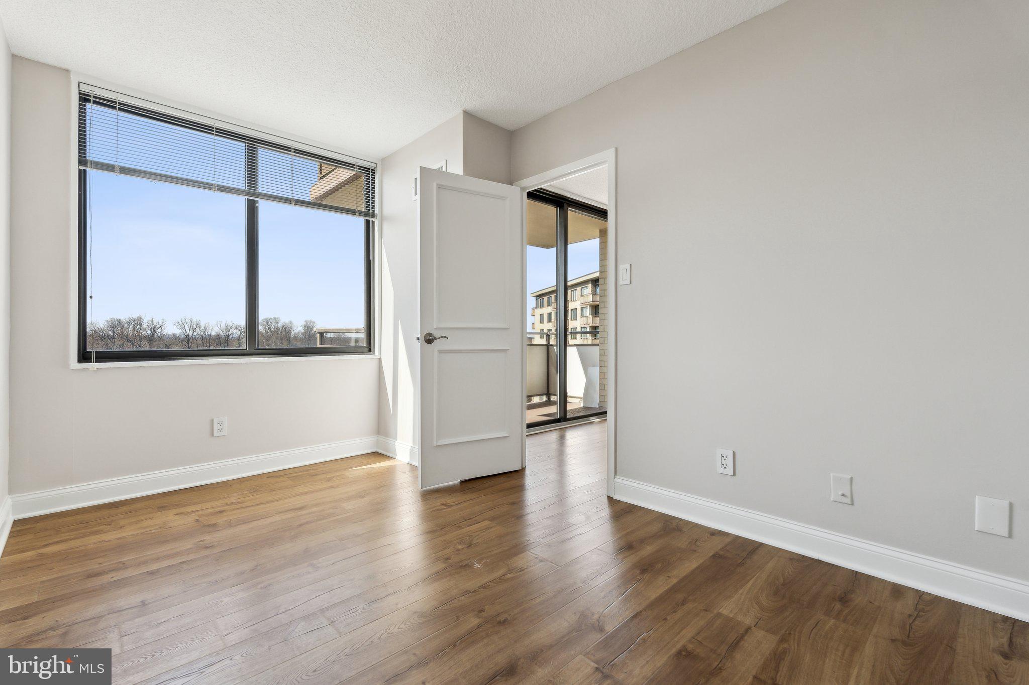 PROMENADE TOWERS - Residential