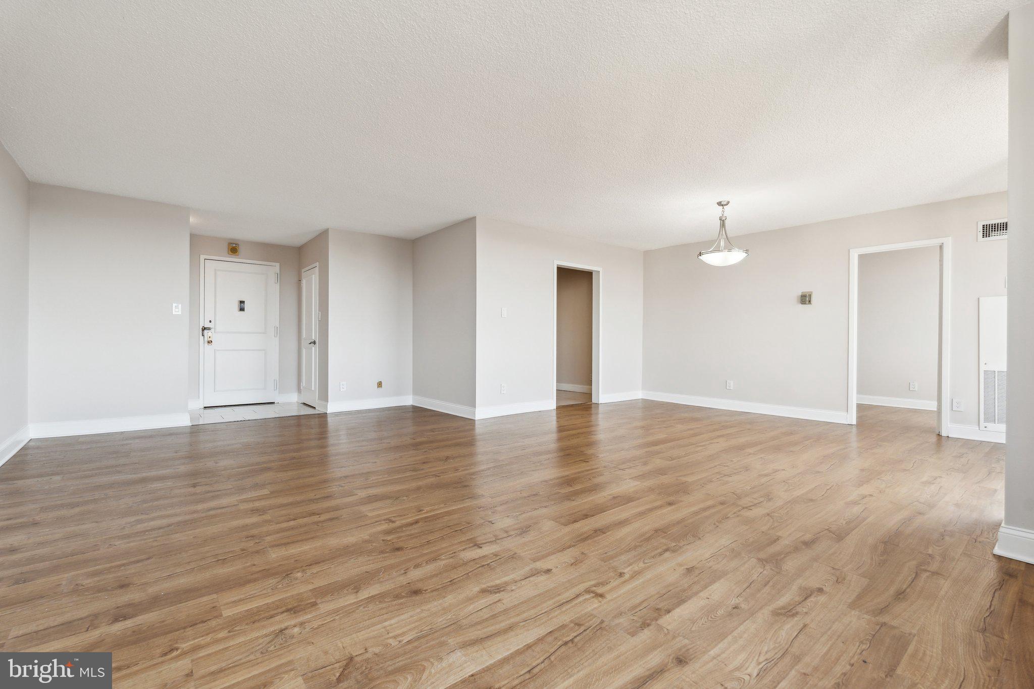 PROMENADE TOWERS - Residential