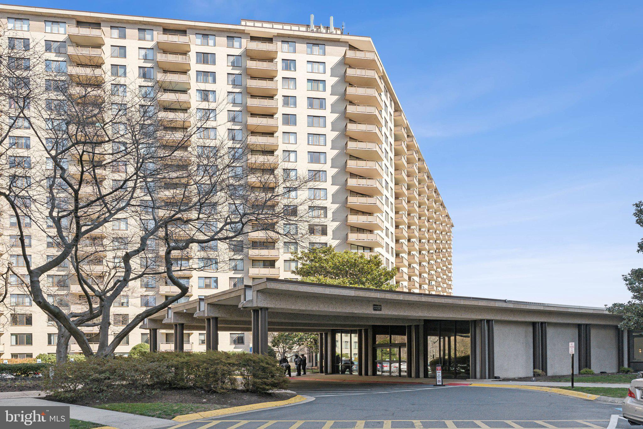 PROMENADE TOWERS - Residential