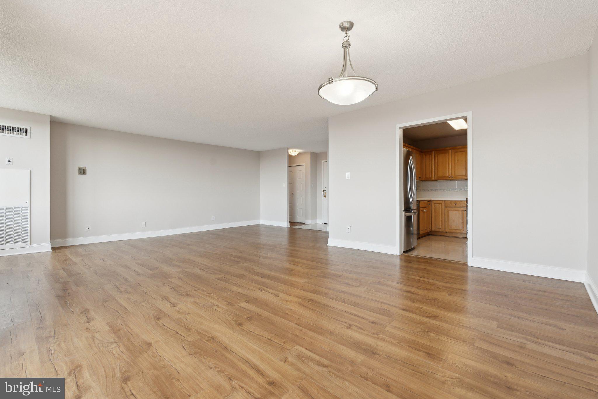 PROMENADE TOWERS - Residential