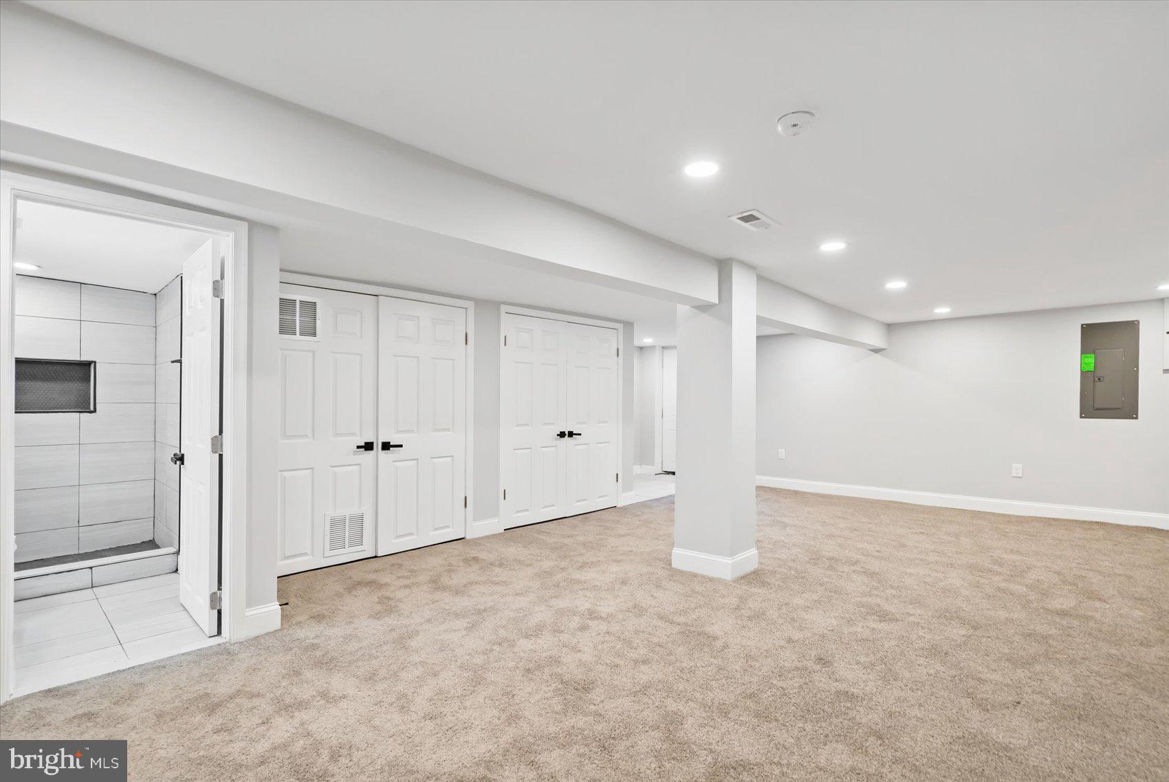 EVERGREEN LAWN - Residential