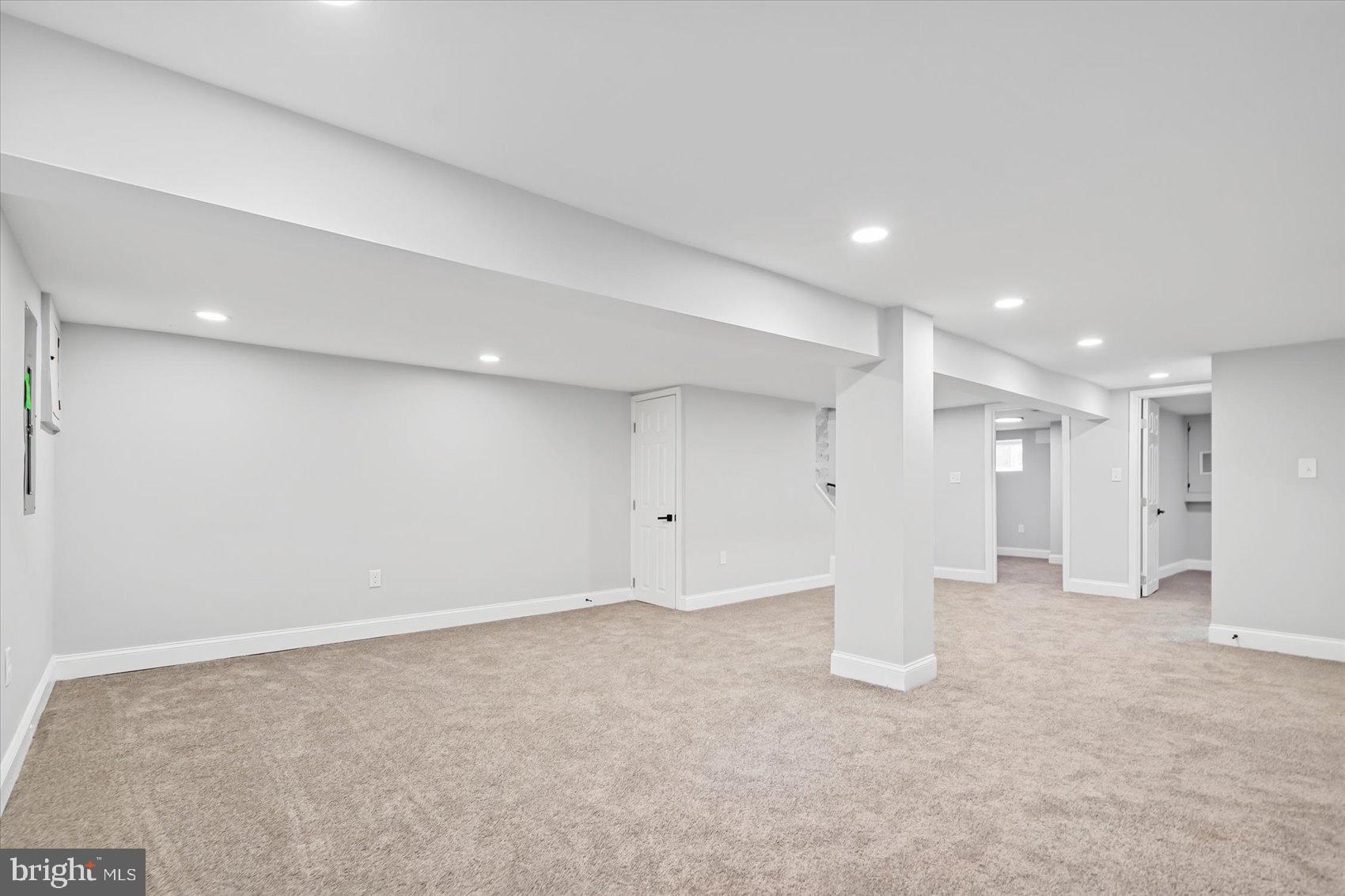 EVERGREEN LAWN - Residential