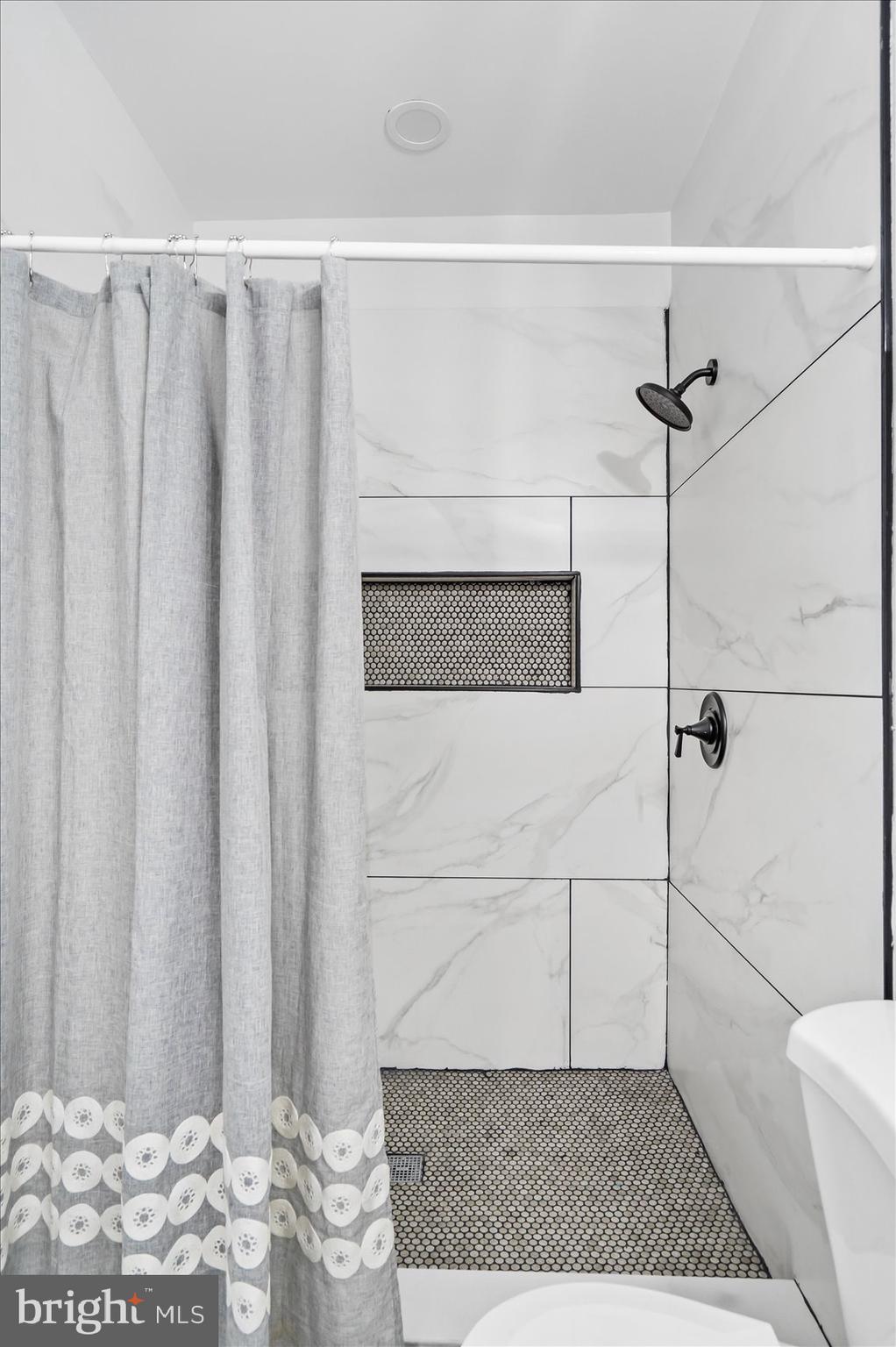 EVERGREEN LAWN - Residential